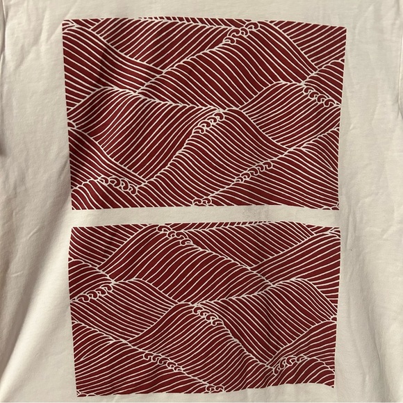 Old Navy Graphic Tee - Picture 2 of 5